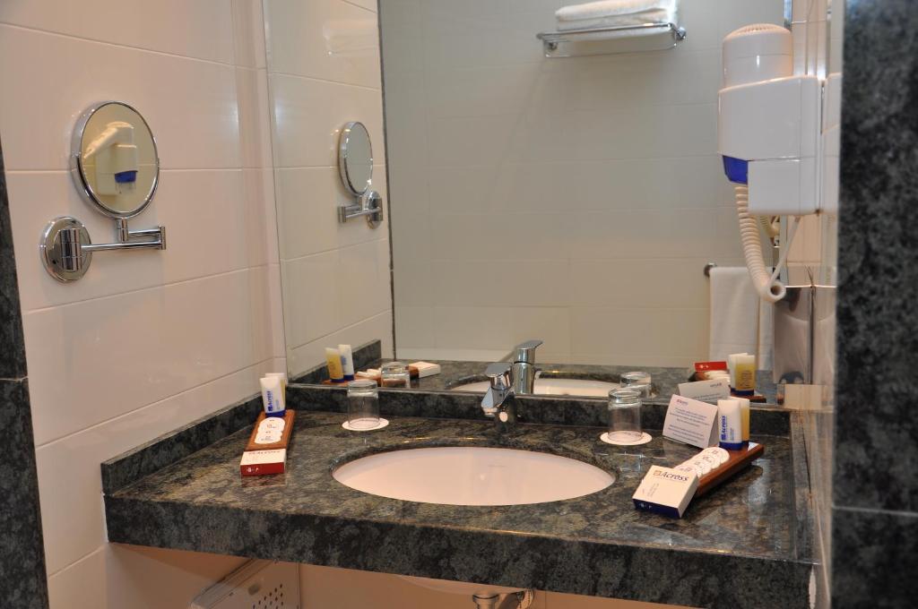 Двухместный (Двухместный номер Делюкс с 1 кроватью), Across Hotels & Spa