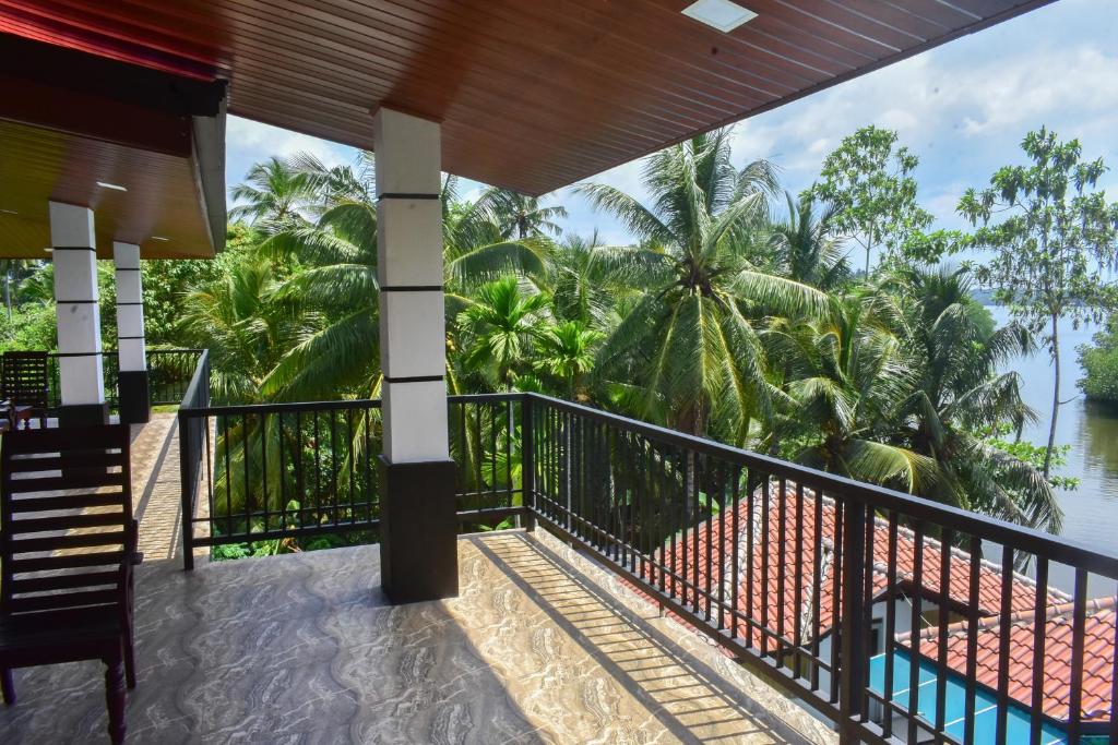Двухместный (Двухместный номер Делюкс с 1 кроватью и балконом), Minuri Villa