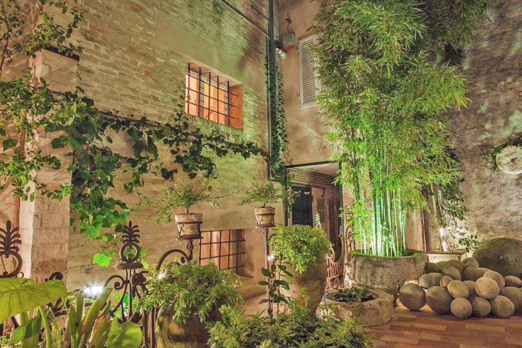 MarcheAmore - Il Passaggio Segreto, luxury loft with private courtyard photo 1