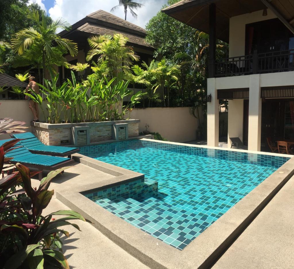 Large 4 bed villa short walk to Maenam beach photo 2