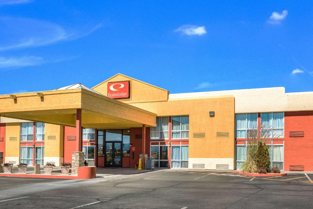 Econo Lodge image