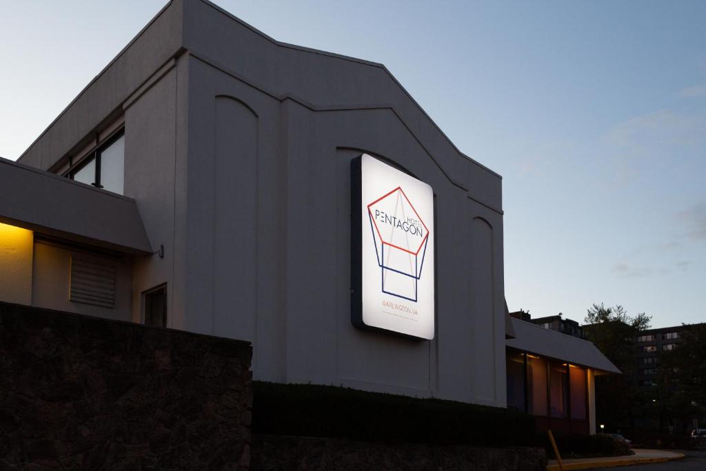 Hotel Pentagon image