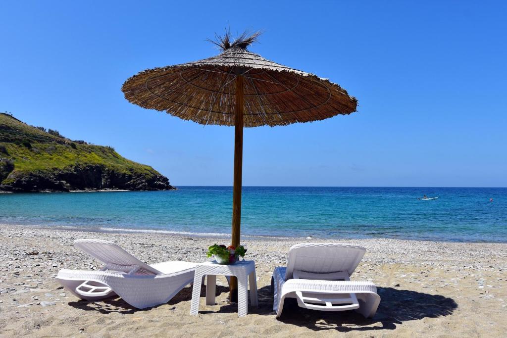 The Stone Beach House in the area of Kampi, Koundouros photo 2