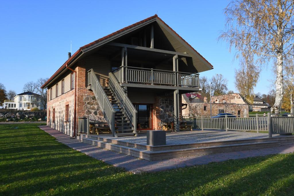 Riverside Villa photo 1