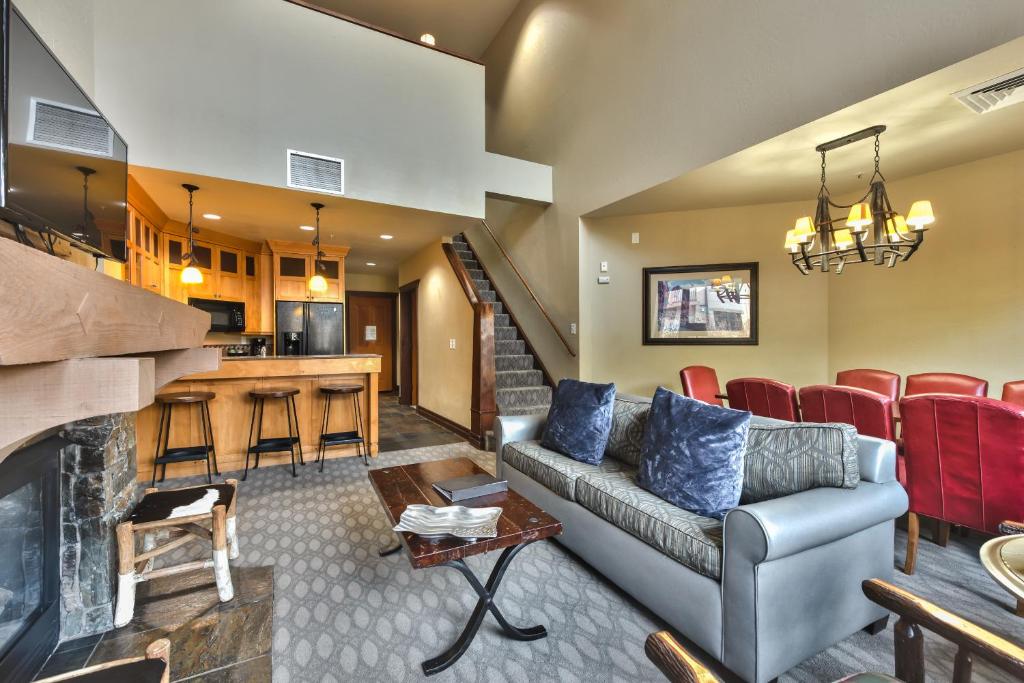 Miners Club 4 Bedroom Loft by Canyons Village Rentals MC12A image