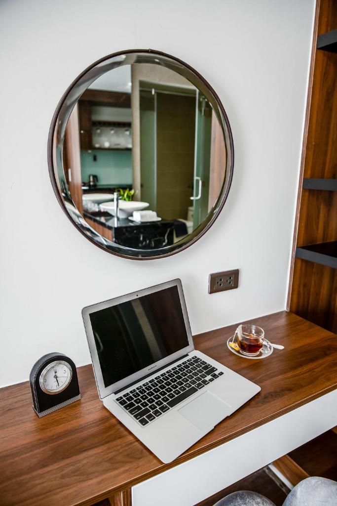 Студио (Deluxe Double Studio with City View), Sharon Hotel and Apartment