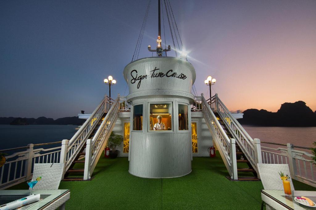 Du thuyền Signature Halong