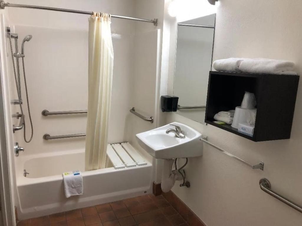 Inn Of Long Beach photo 1