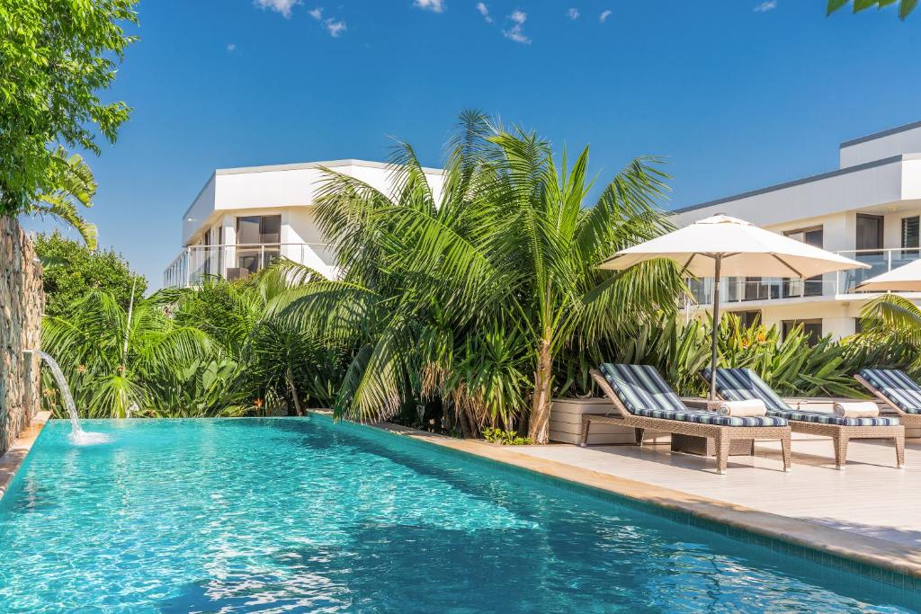Bayview Beachfront Apartments, in town right on the beach photo 3