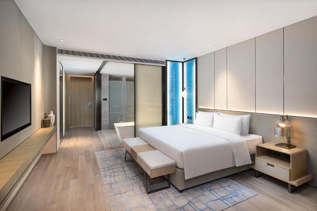 Radisson Blu Hotel Hangzhou Xintiandi - Tap to explore photos