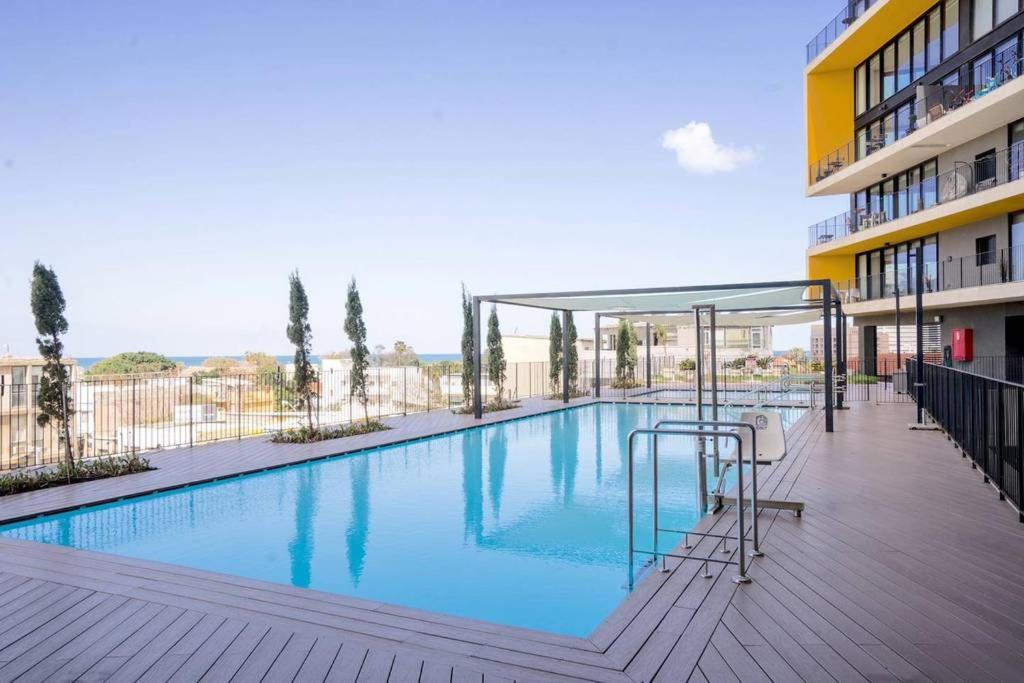 Luxury Beach Apartment with Pool & Gym By Airsuite