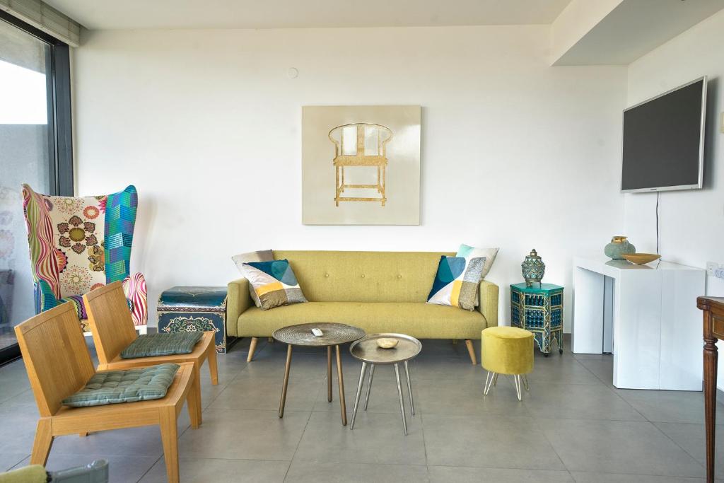 Luxury Beach Apartment with Pool & Gym By Airsuite photo 4