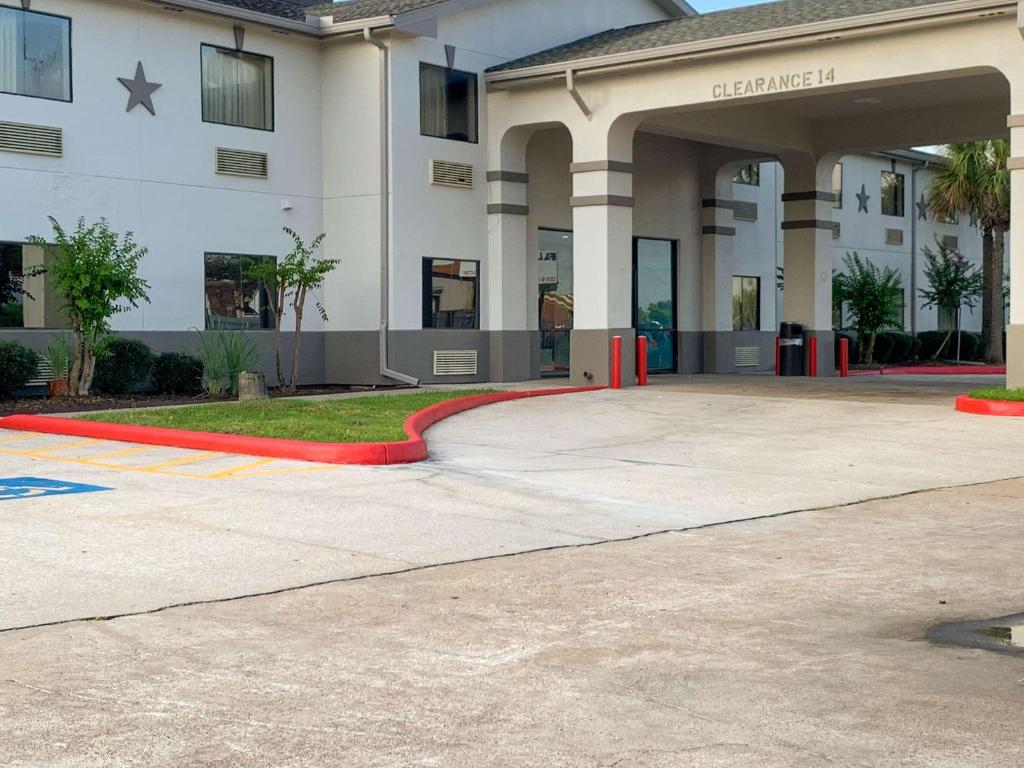Motel 6 Houston, TX - Hwy 249 and Fallbrook image