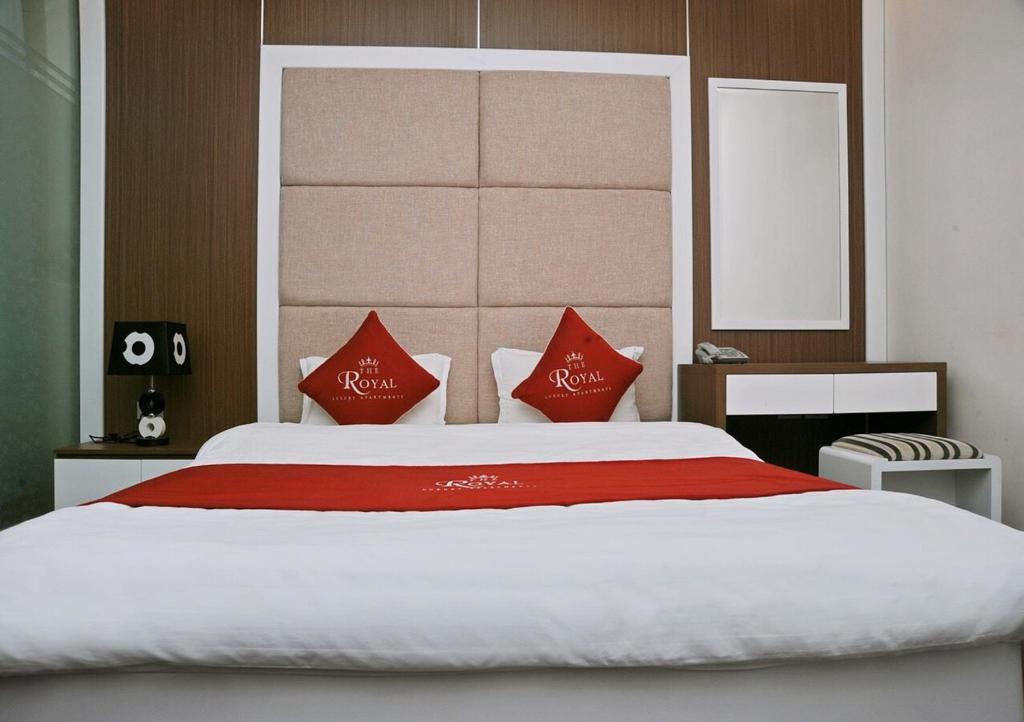 Двухместный (Улучшенный номер с кроватью размера «queen-size»), The Royal Hotel