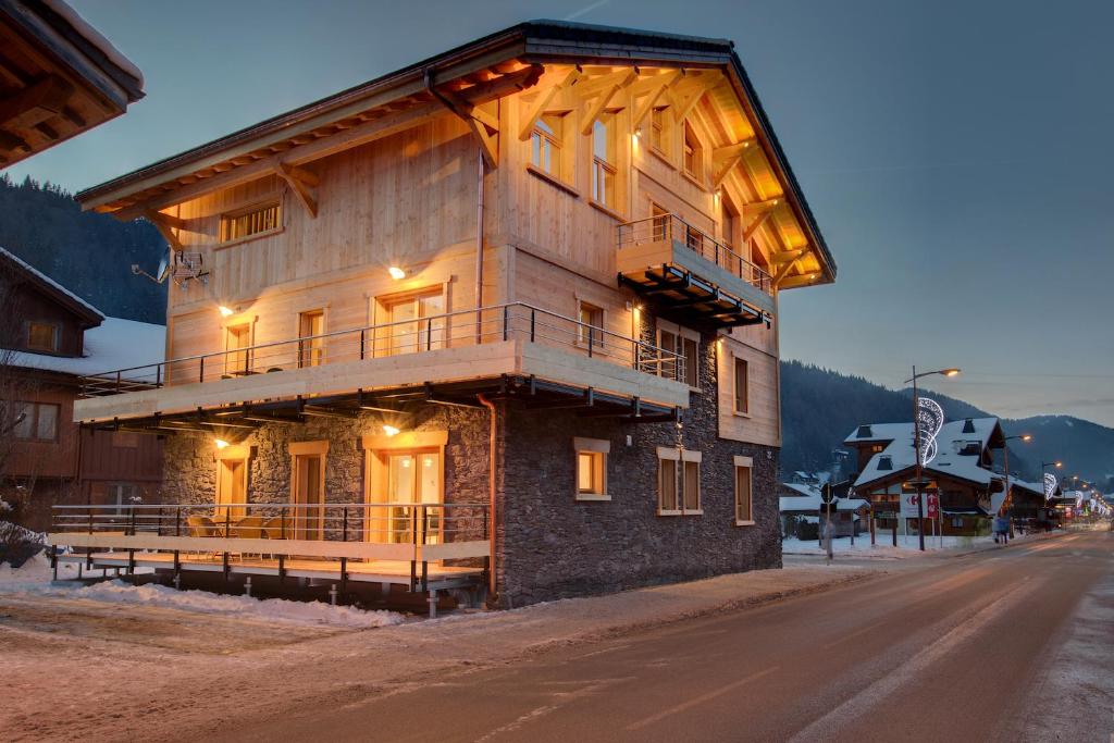 Chalet Hirondelle Morzine - by EMERALD STAY photo 2