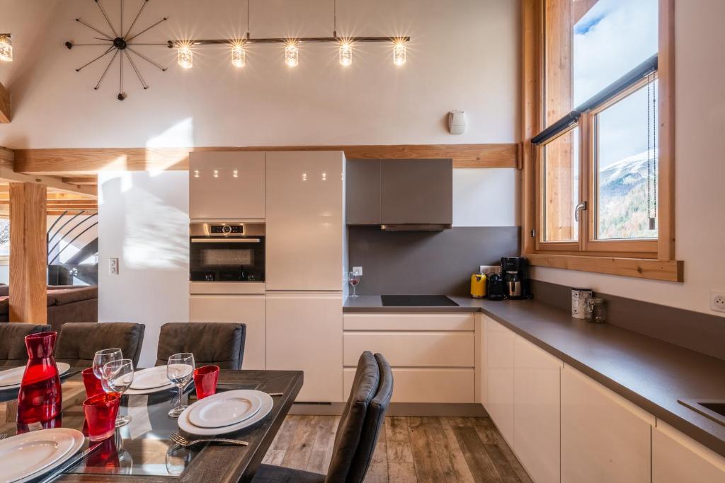 Chalet Hirondelle Morzine - by EMERALD STAY photo 4