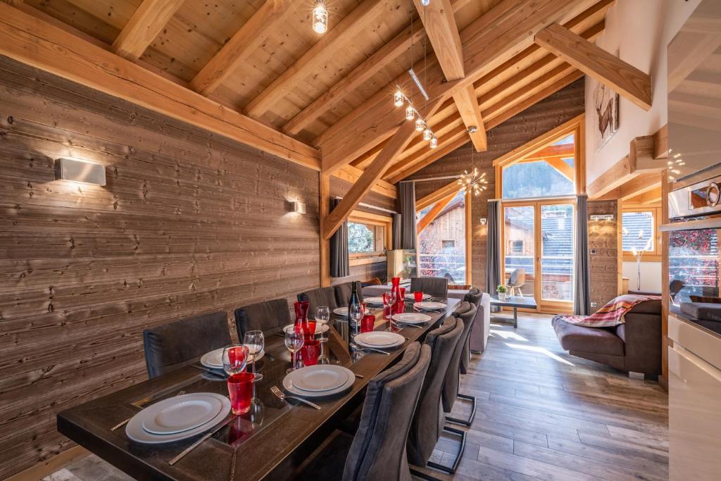 Chalet Hirondelle Morzine - by EMERALD STAY photo 3