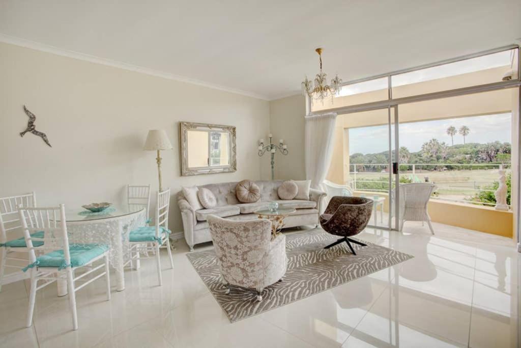 L`Azur : Elegant Apartment with Sea View - Tap to explore photos