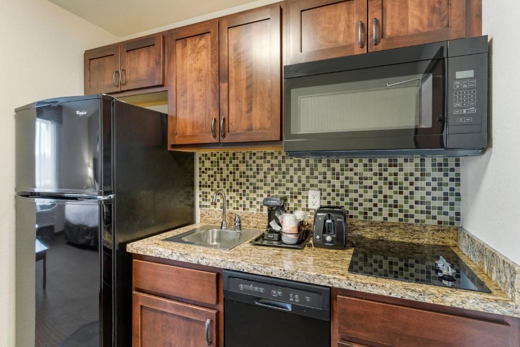 MainStay Suites Near Denver Downtown image
