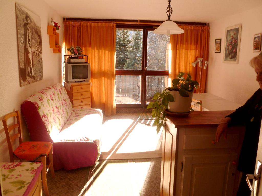 Appartement d'une chambre avec balcon a Enchastrayes photo 1