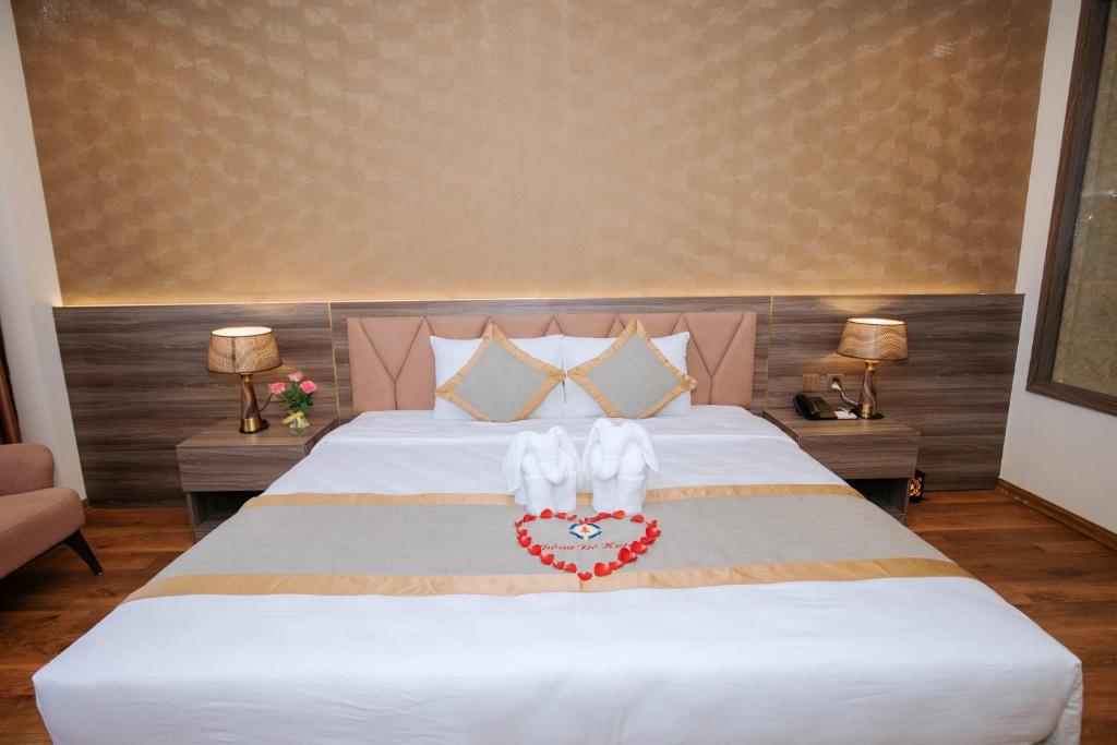 Двухместный (Улучшенный номер с кроватью размера «king-size»), Thông Đỏ Hotel