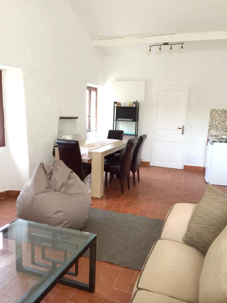 Appartement de 2 chambres avec piscine partagee jardin et wifi a Montauriol