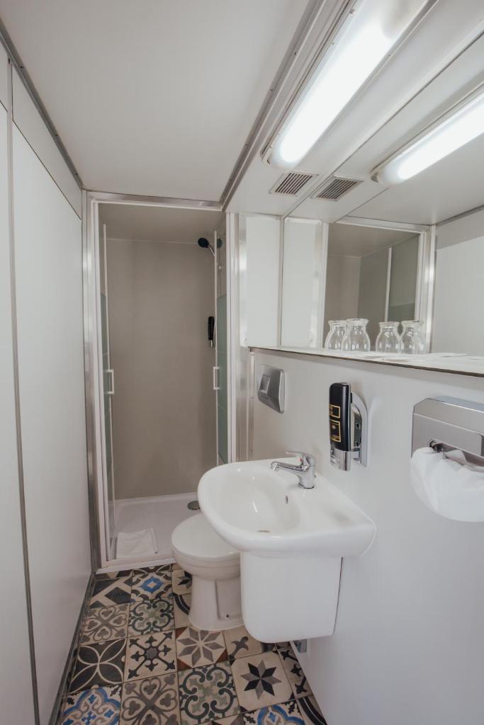 Одноместный (Single Room with Danube View), Botel Pressburg