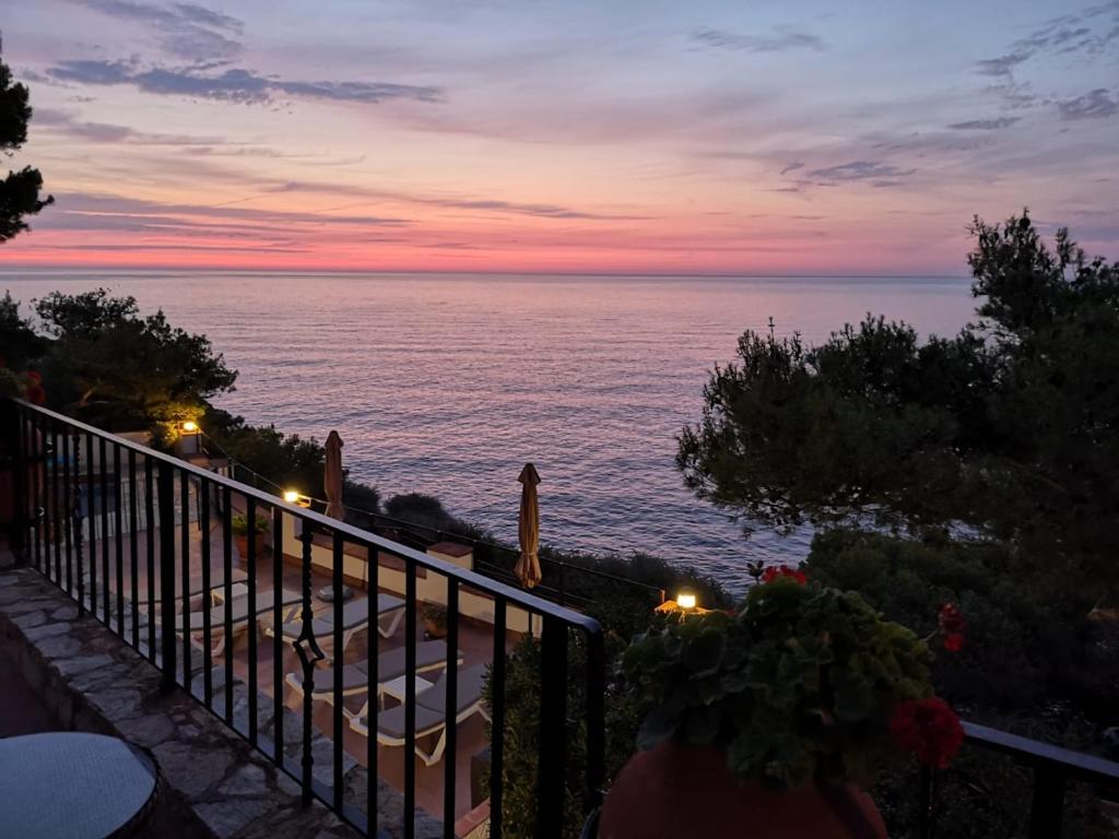 Villa Transatlantique en première ligne de mer dite Villa Esmeralda photo 2