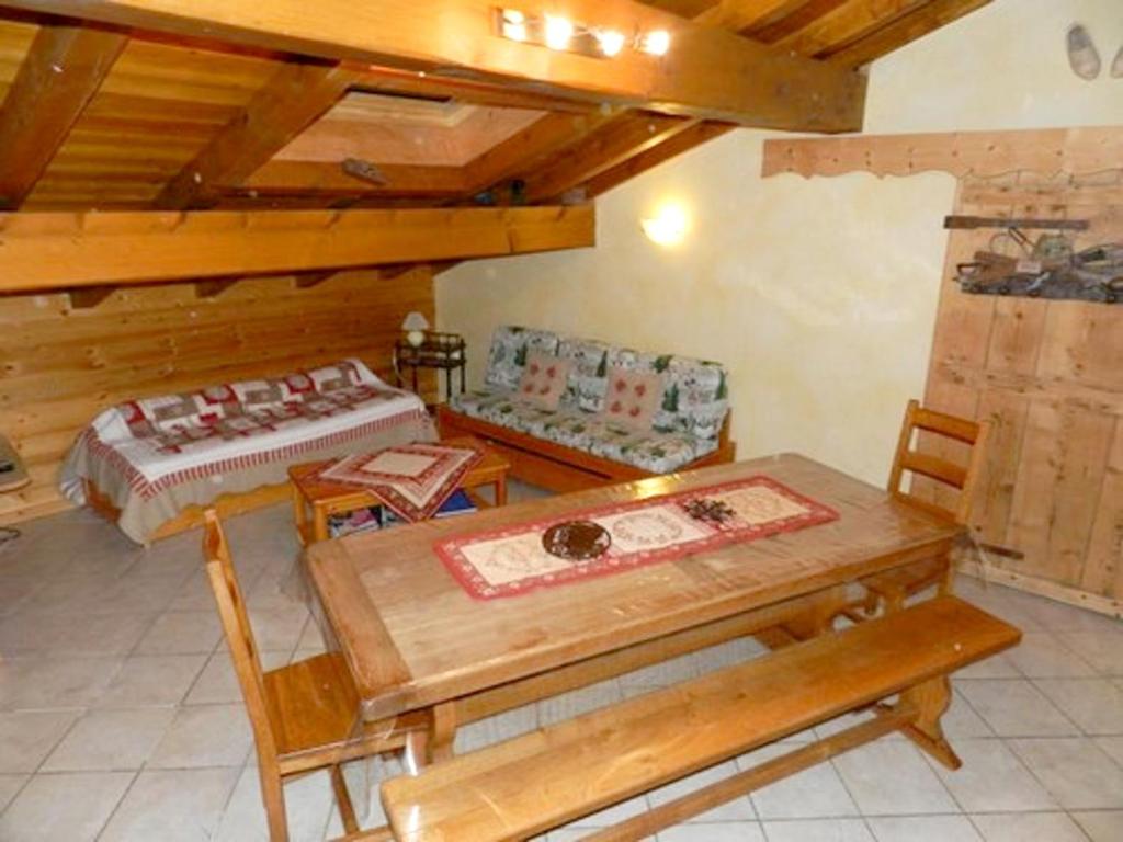Appartement de 2 chambres a Hauteluce a 800 m des pistes avec jardin amenage et wifi photo 2