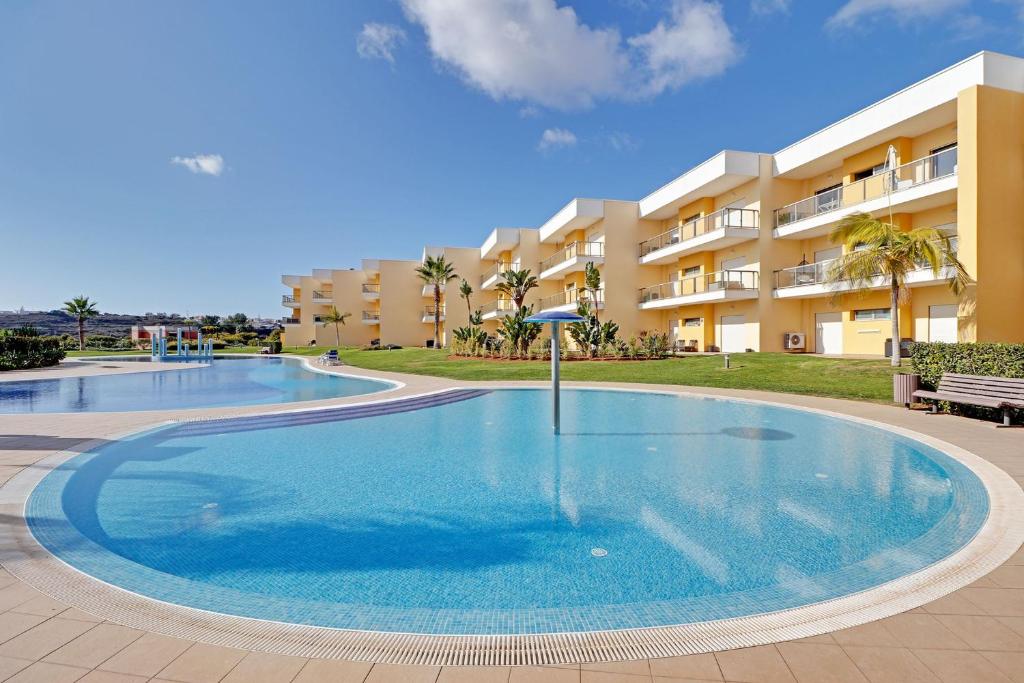 Albufeira Paradise with Pool by Homing photo 2