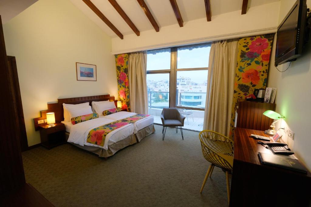 Royal Court Hotel photo 1