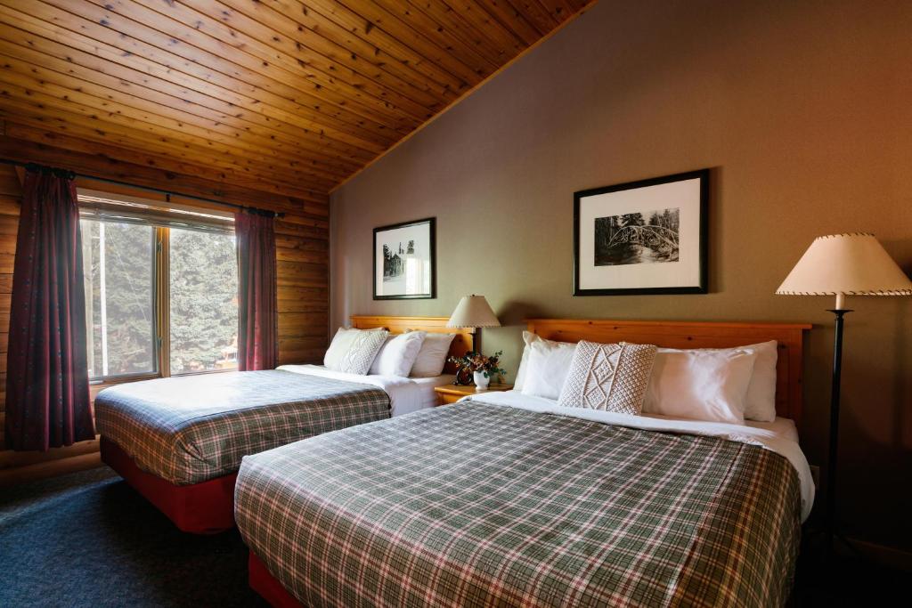 Pocahontas Cabins - Tap to explore photos