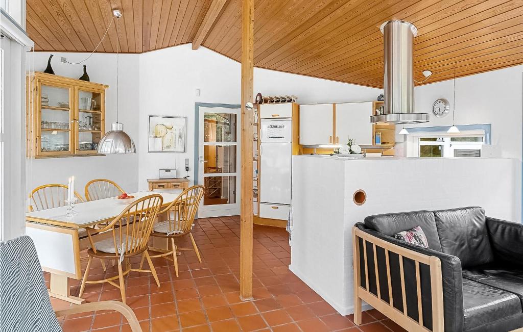 Stunning Home In Gedser With 3 Bedrooms, Sauna And Wifi photo 2