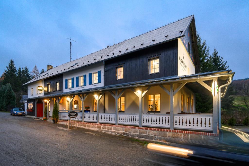 MAXMILLIAN Pension & Restaurant photo 1