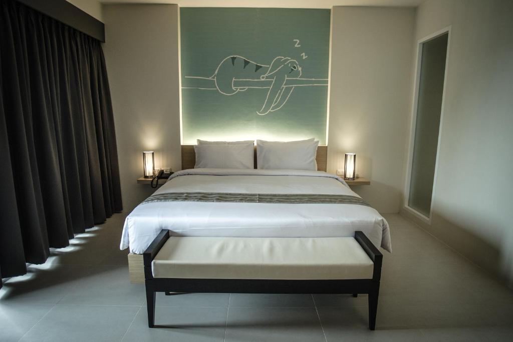 Двухместный (Двухместный номер Делюкс с 1 кроватью), TIRAS Patong Beach Hotel