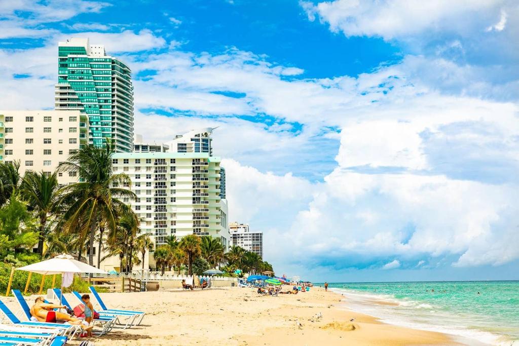 Paradise on Hollywood Beach 2 bed 2 bath image