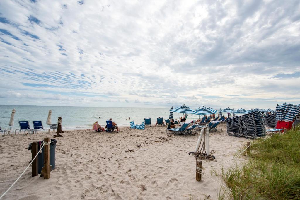 Paradise on Hollywood Beach 2 bed 2 bath photo 4