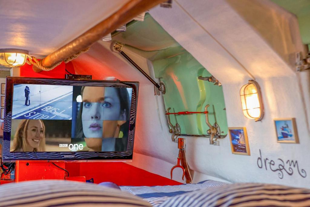 PolarStern - unique boatstay! photo 3