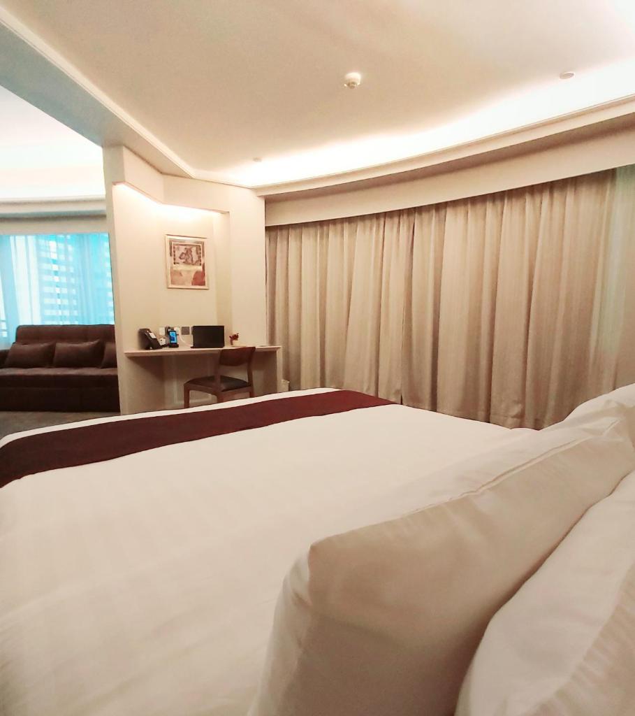 Семейный (Premier Studio - King Bed with open area), South Pacific Hotel