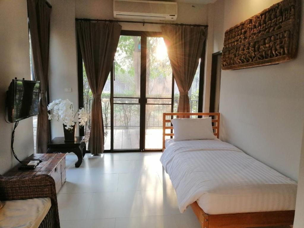 Tharaburi Resort Sukhothai - Tap to explore photos