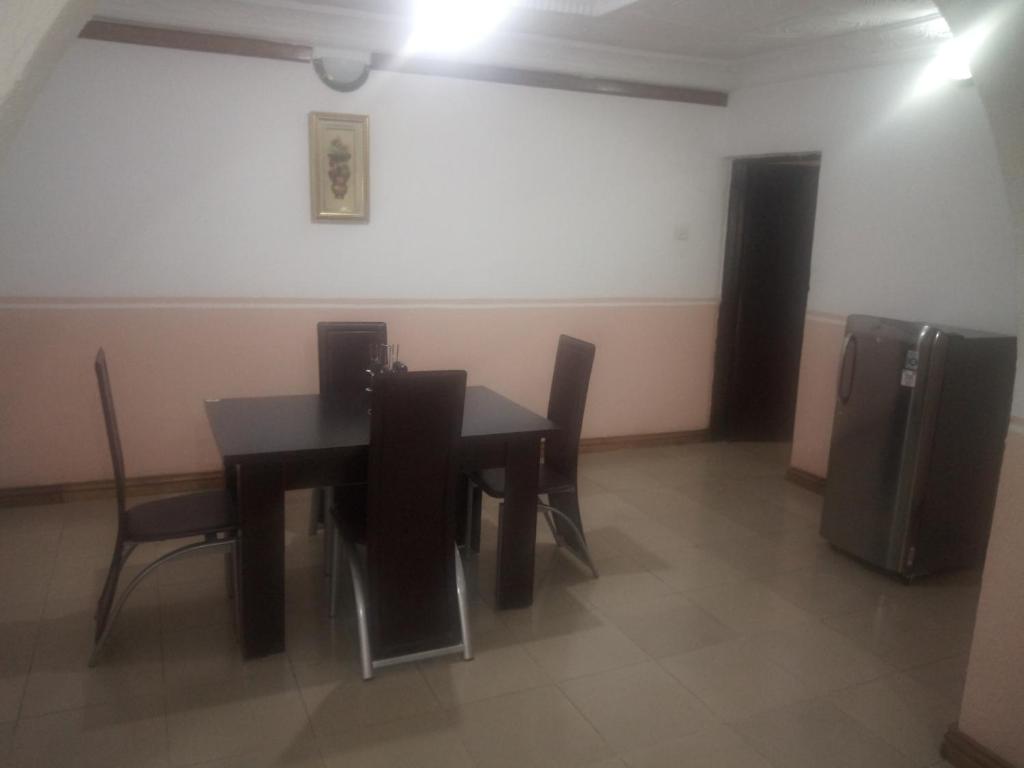 Tiffany Apartments photo 2
