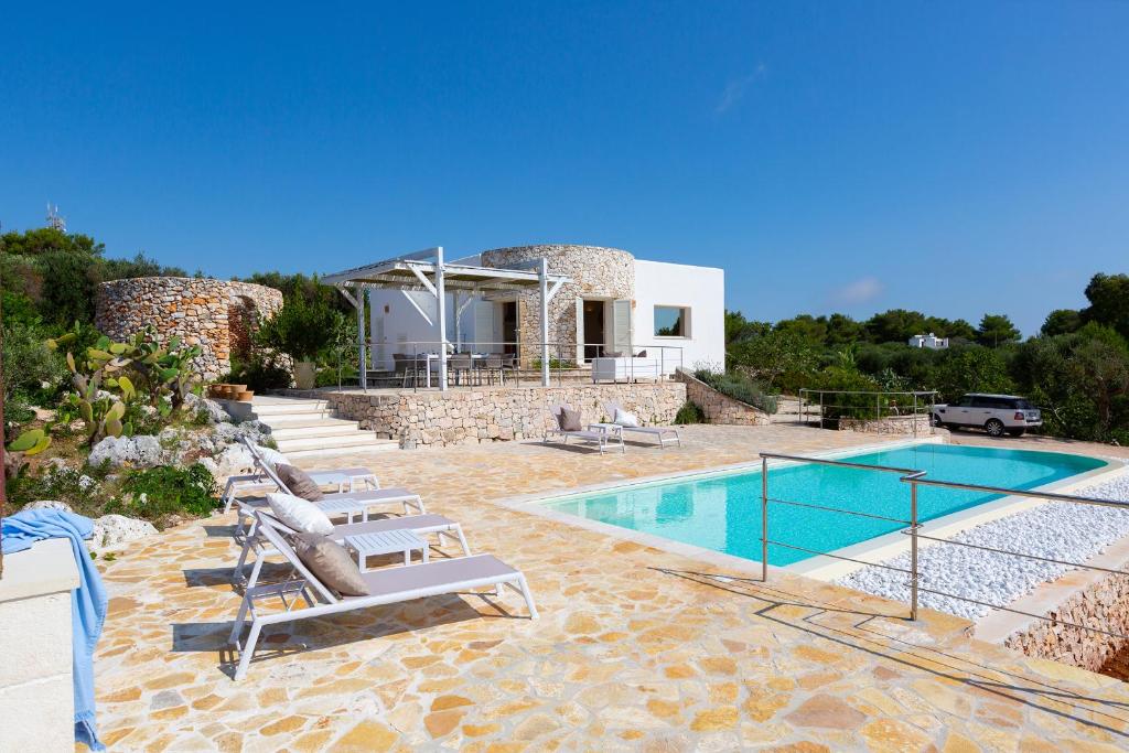 VILLA BIANCA con piscina e vista mare photo 4