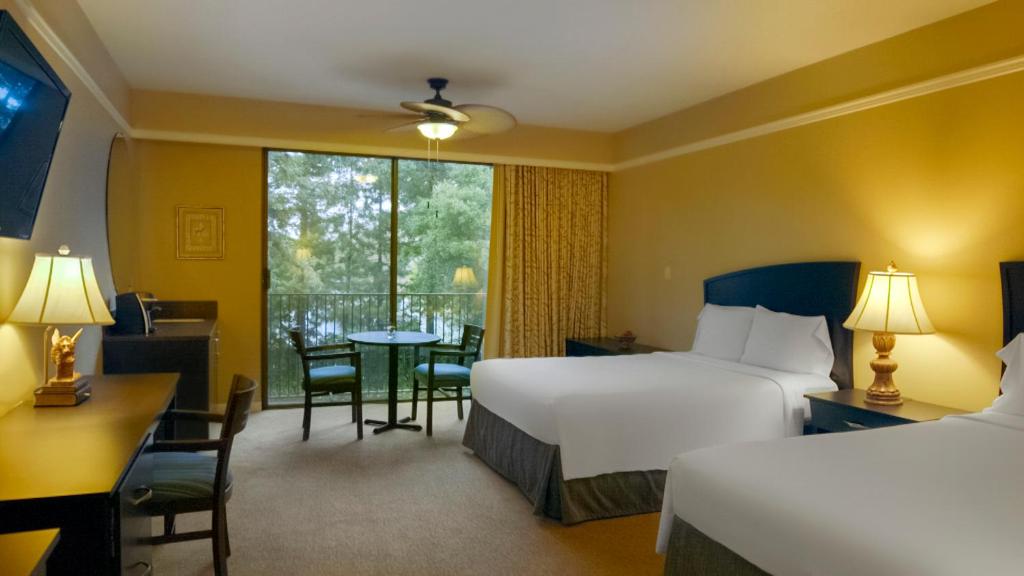 Dinah's Garden Hotel photo 2