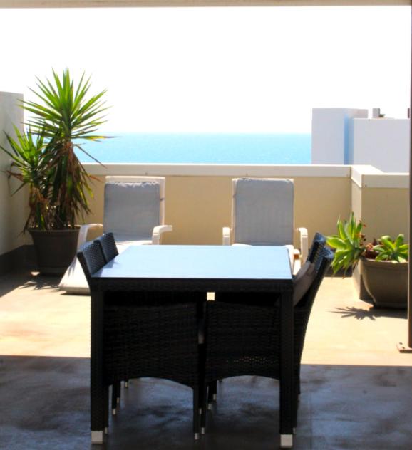 Bargara Blue Resort - Tap to explore photos