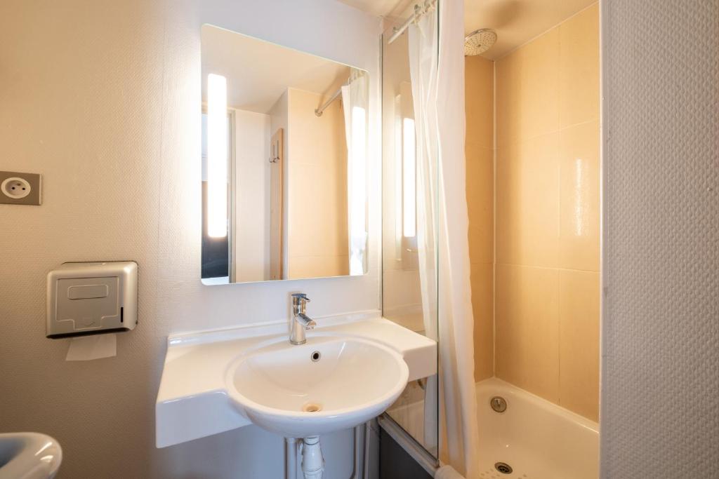 B&B HOTEL Lille Seclin photo 4