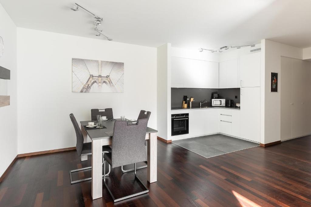 Maraini 15 by Quokka 360 - bright flat with lake view photo 1
