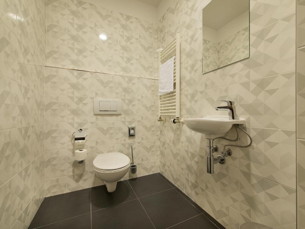 Сьюит (Улучшенный полулюкс), Ramada Airport Hotel Prague