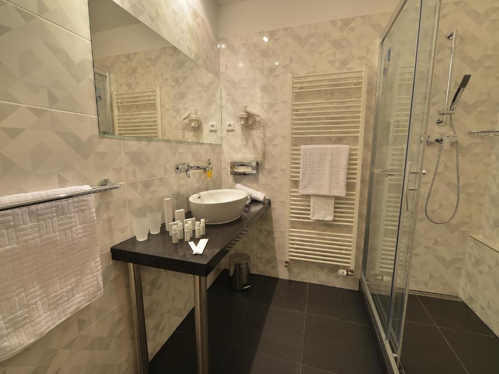 Сьюит (Улучшенный полулюкс), Ramada Airport Hotel Prague
