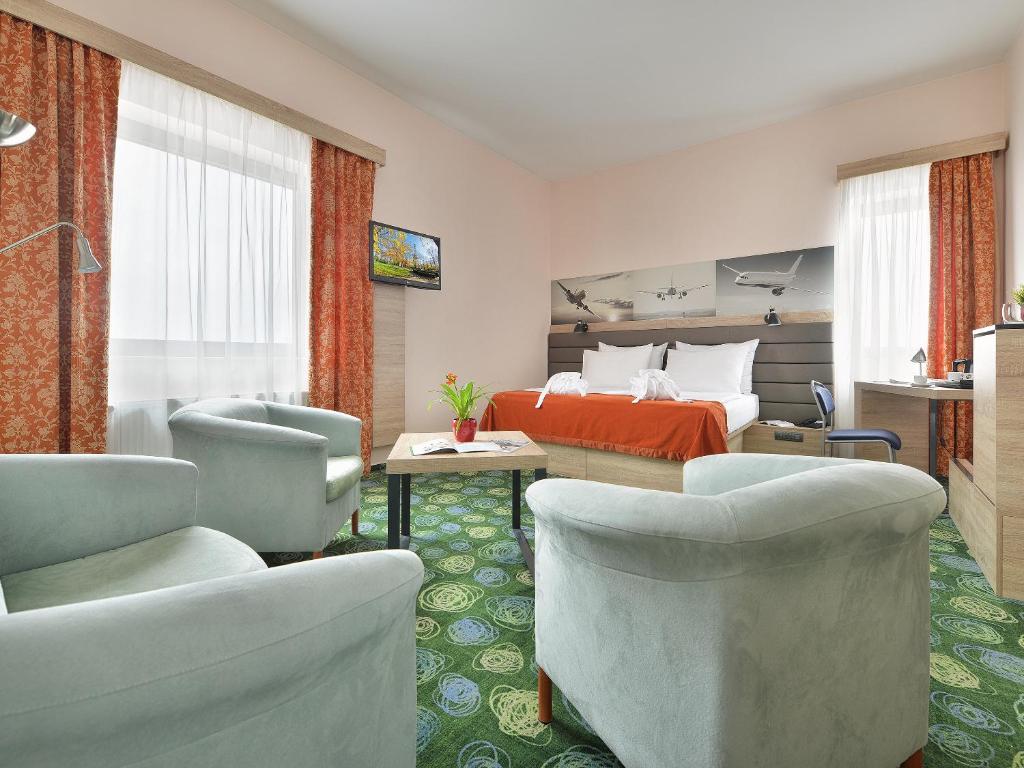 Сьюит (Улучшенный полулюкс), Ramada Airport Hotel Prague