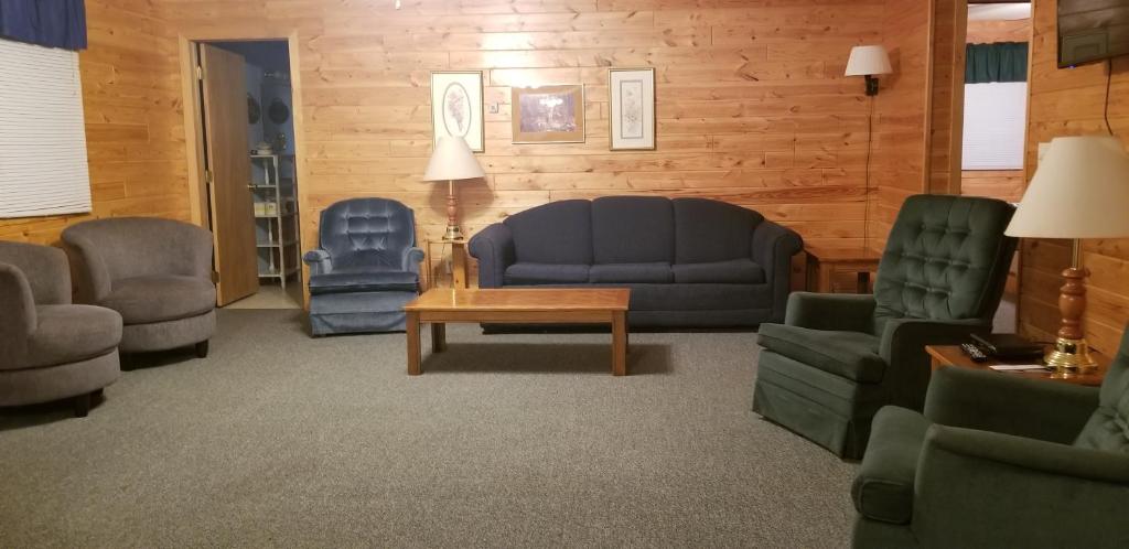 Evergreen Bay Resort Lake Cabin near Itasca photo 4